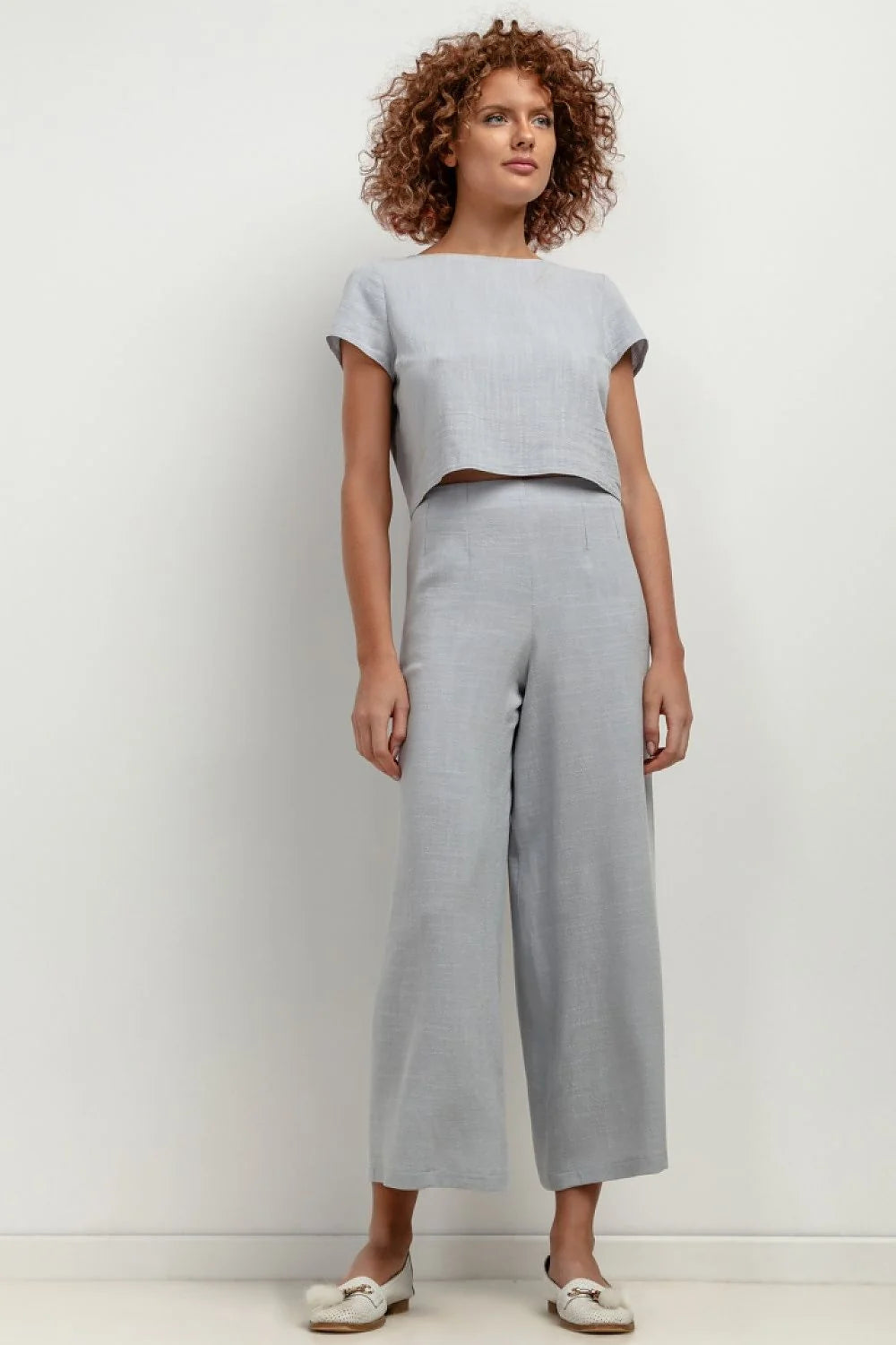 ensemble femme gris clair lin léger fluide crop top court manches courtes forme carrée pantalon large droit taille haute