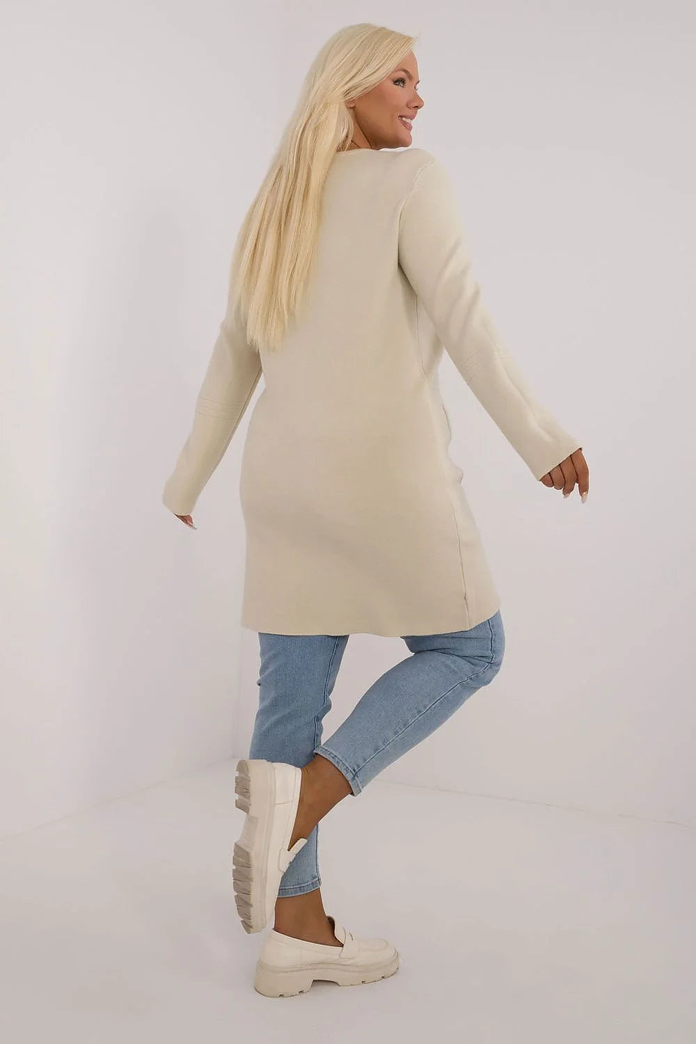 cardigan long femme beige maille douce confortable coupe droite mi cuisse col rond manches longues zippé poches plaquées