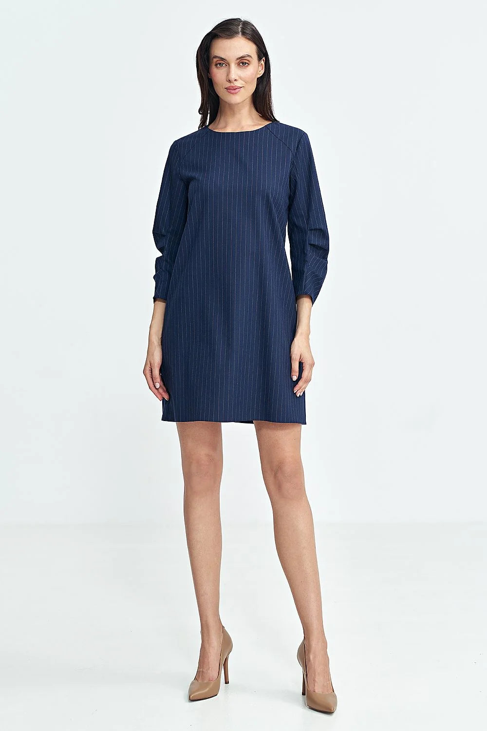 Robe élégante intemporelle longueur genou manches longues encolure ronde tissu rayures bleu marine femme