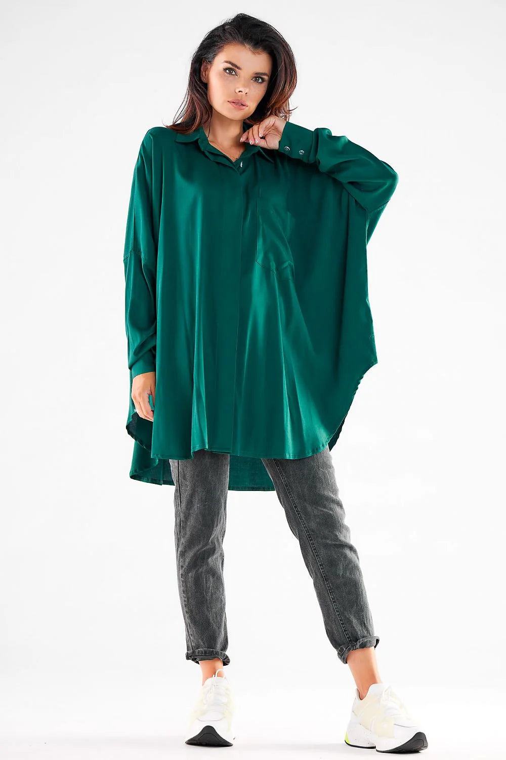 chemise femme oversize manches longues tissu fluide blanc pur coupe ample col structuré poignets larges dissimulés