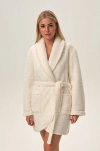 Peignoir court Henderson en fausse fourrure crème pour femme, confort et style élégant, manches longues, poches spacieuses, polyester 100%, idéal pour les matins froids