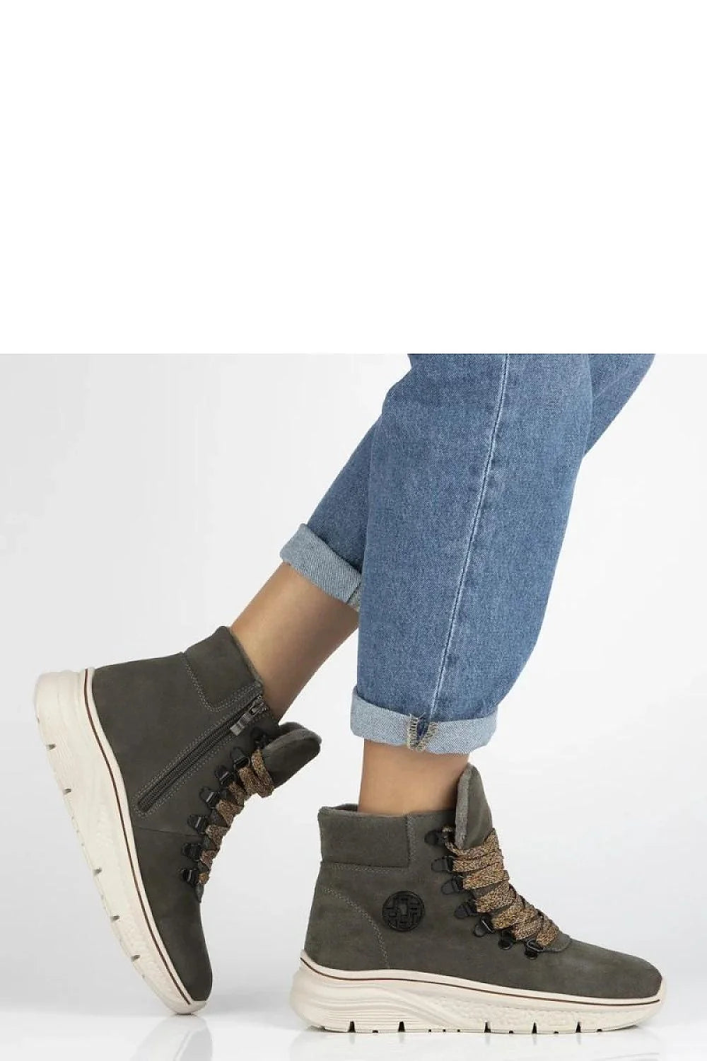 bottines grises suédé montantes femme plateforme compensée semelle épaisse blanche bout arrondi zip latéral lacets tressés beige Grega Filippo confort