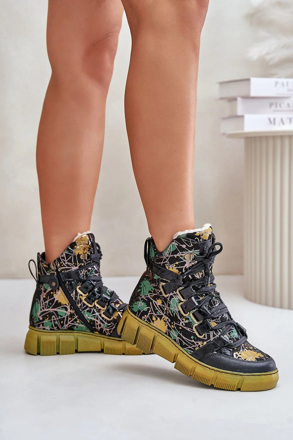 Bottes femmes style urbain artistique design haute cheville cuir naturel motif éclaboussures vert jaune