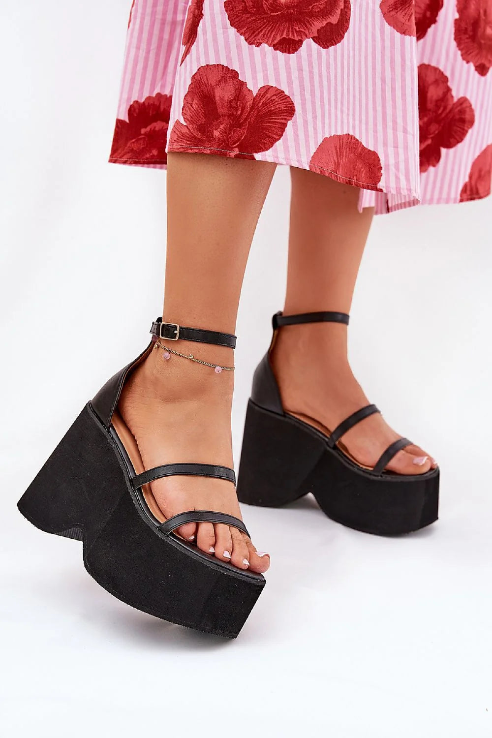 Sandales plates à lacets pour femmes, cuir synthétique, talon compensé, style audacieux, été 2023, confortable et élégante, idéales pour les occasions spéciales