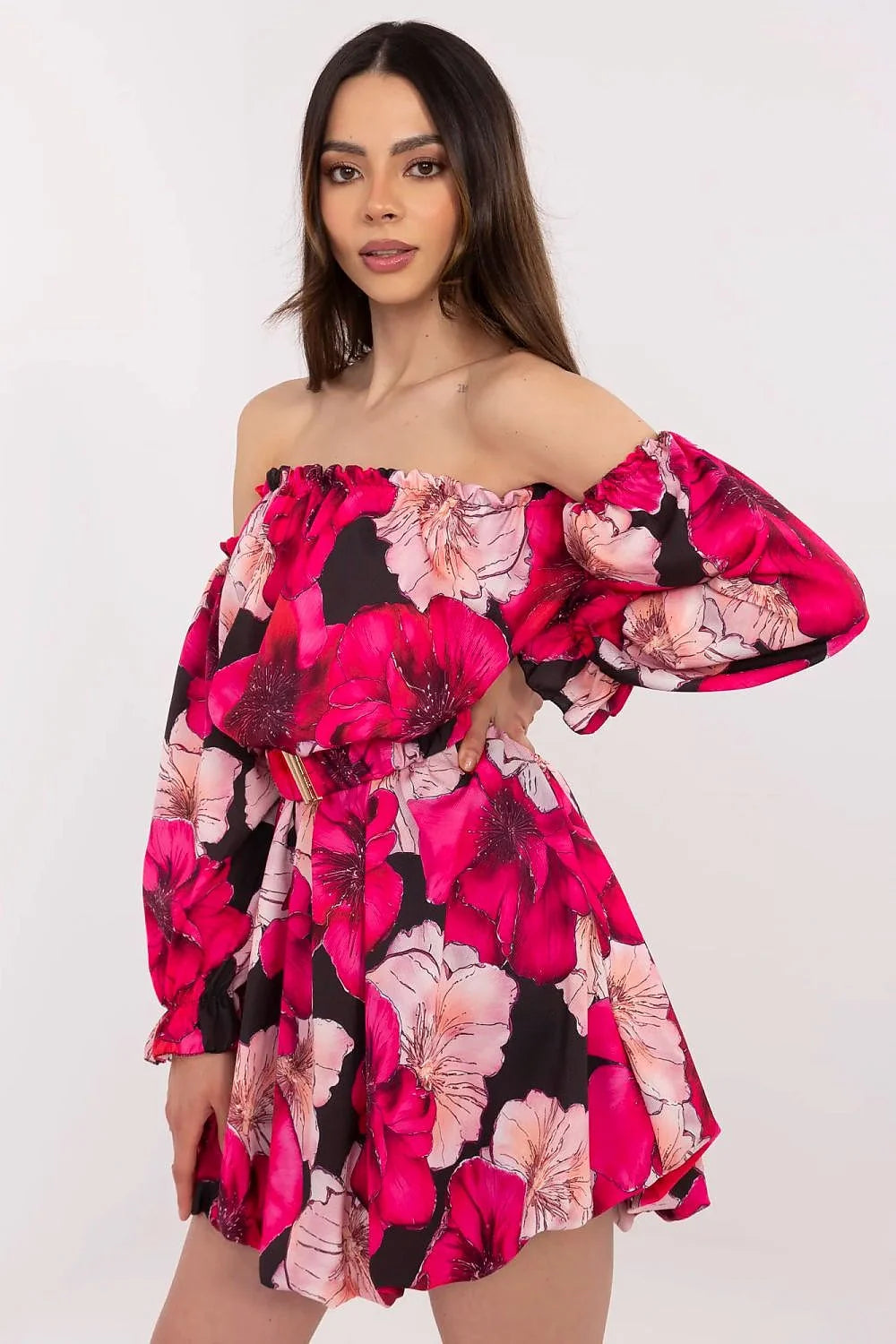 Robe bohème romantique longueur mini manches longues évasée en polyester viscose élasthanne motif floral rose fuchsia noir