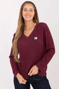 femme pull col V maille côtelée bordeaux profond manches longues coupe droite légèrement ample tissu doux logo métallique