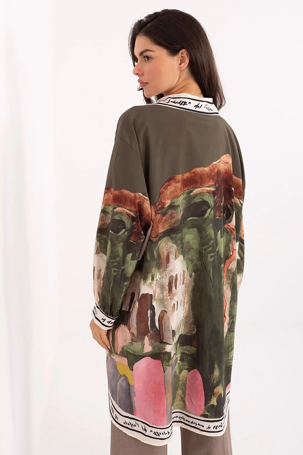 chemise tunique femme oversize imprimée multicolore olive marron rose écru fluide léger chiffon coupe longue ample col classique boutonnage discret
