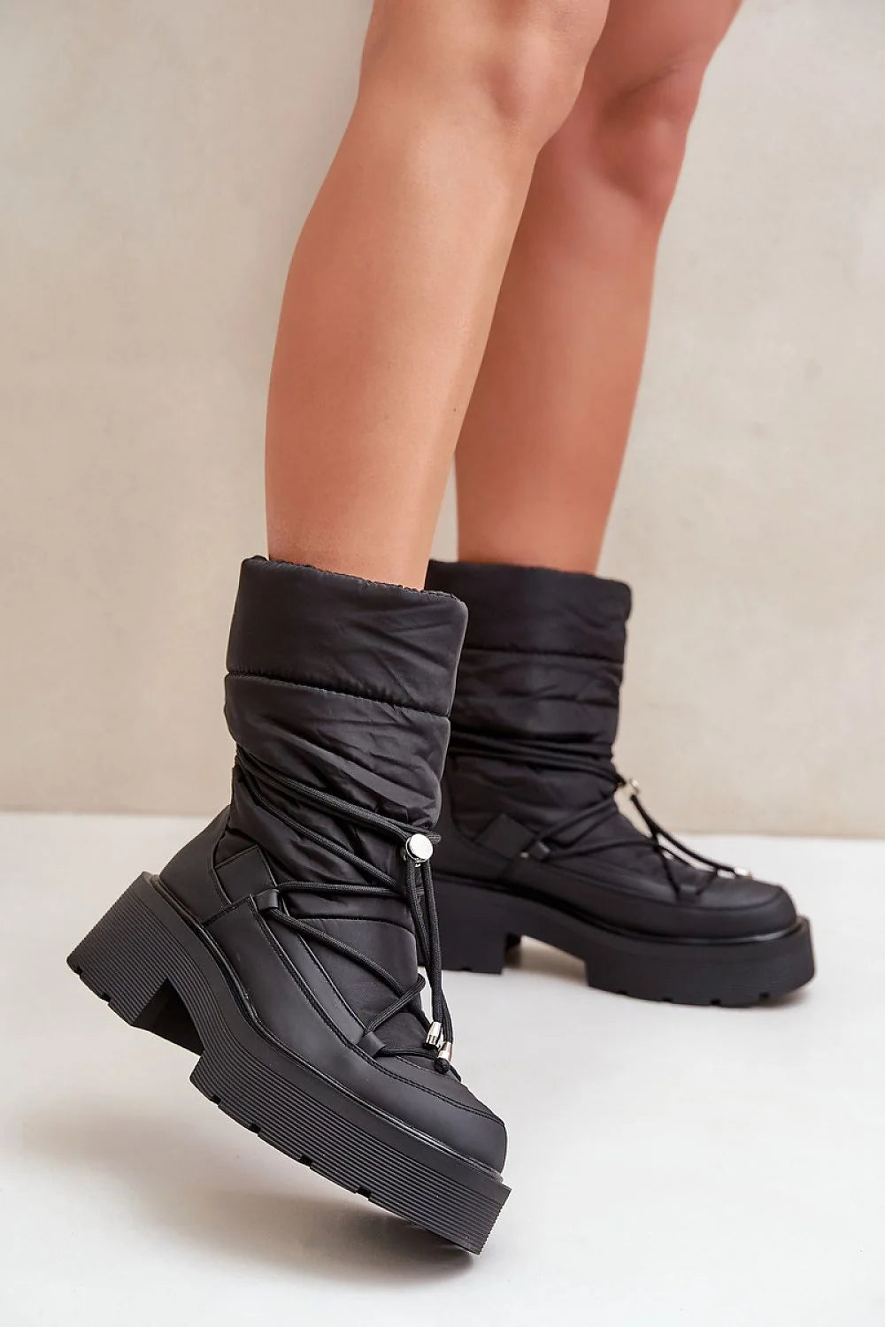 Bottes neige femmes modernes nylon écologique hautes matelassées élégantes, pratiques, tendance hiver semelle caoutchouc