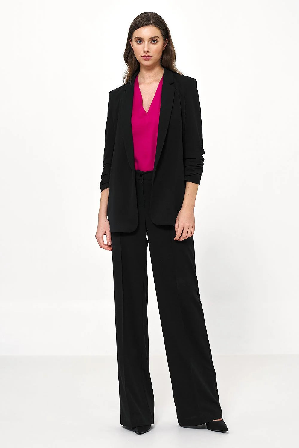 blazer veste Nife noir long droit tailleur col revers structuré épaules marquées manches froncées retroussées ouverture sans bouton longueur hanches