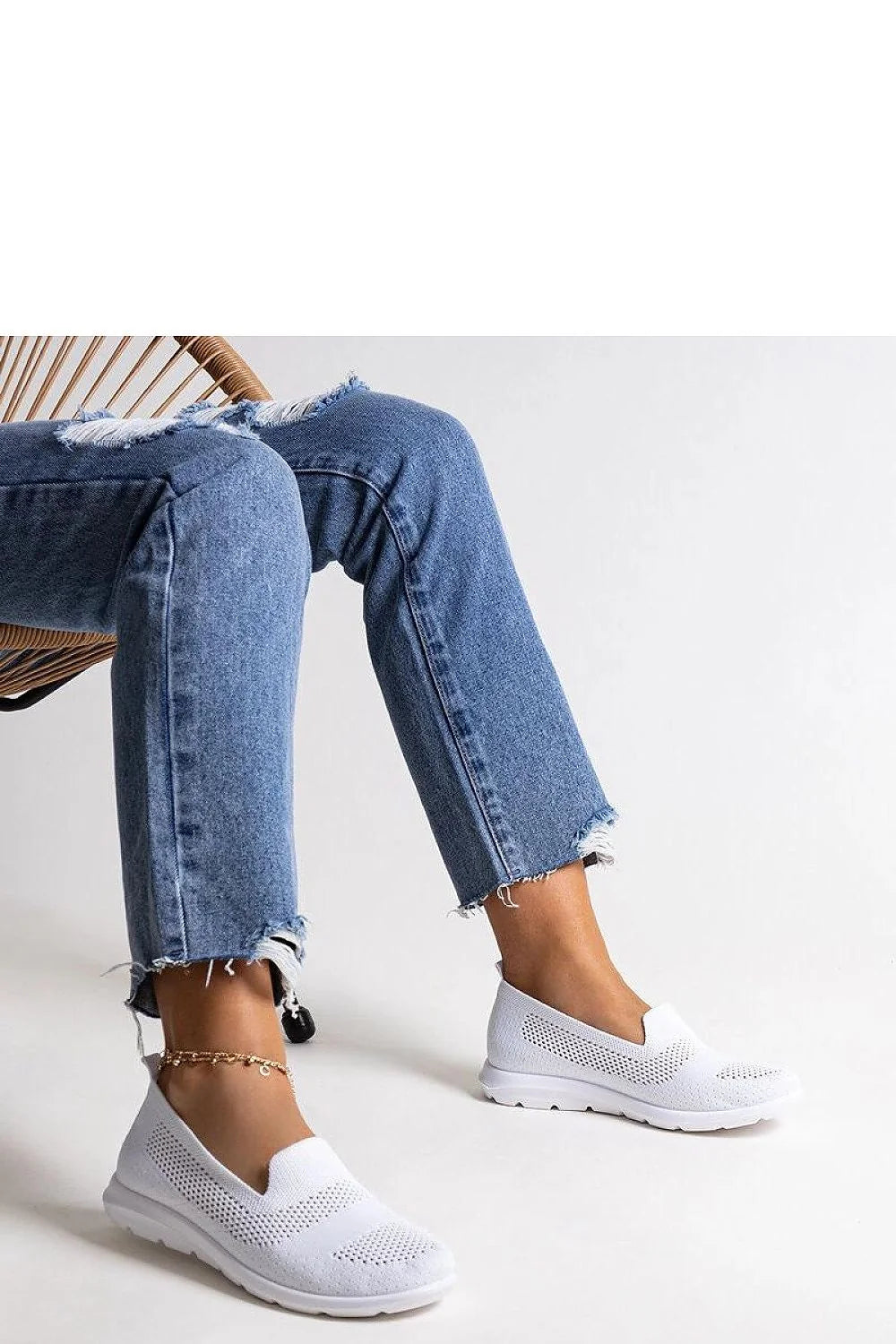 baskets femme slipon maille tricotée blanche ajourée tige basse bout arrondi semelle mousse épaisse crantée amorti respirante légère facile enfiler
