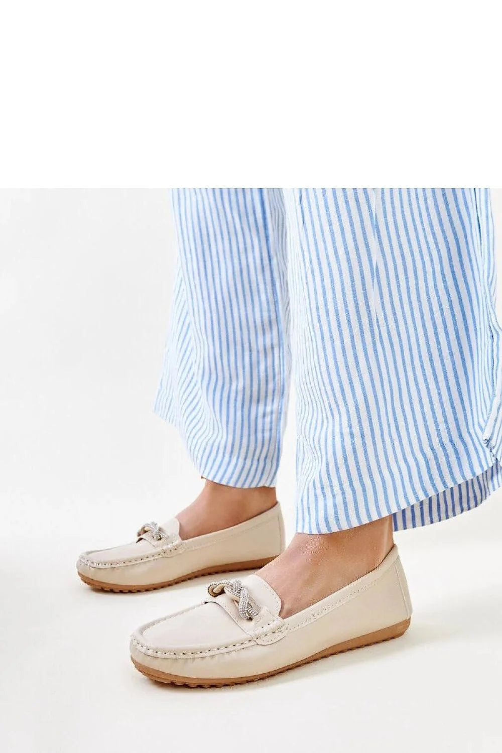 Mocassins élégants pour femmes en cuir beige clair style classique zircons Adiba confort durabilité