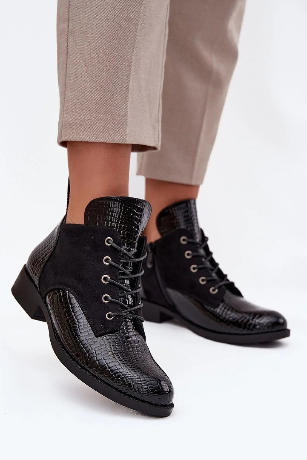 bottines femme cuir écologique noir effet croco verni suède lacets fermeture éclair œillets métalliques talon bloc confortables isolantes