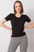 Ensemble mode féminin t-shirt ajusté noir pantalon carreaux prince-de-galles coupe élégante manches courtes occasionnels