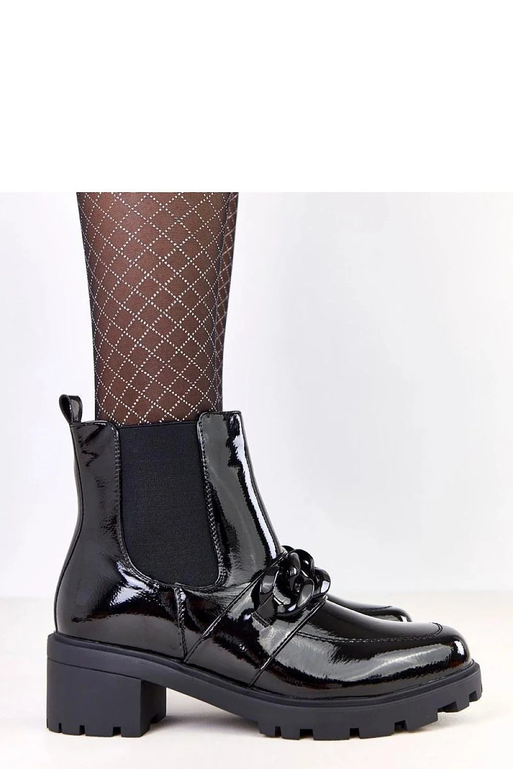 bottines chelsea noir verni bout rond talon bloc semelle crantée antidérapante chaîne décorative empiècement élastique zip intérieur doublée confortable élégante