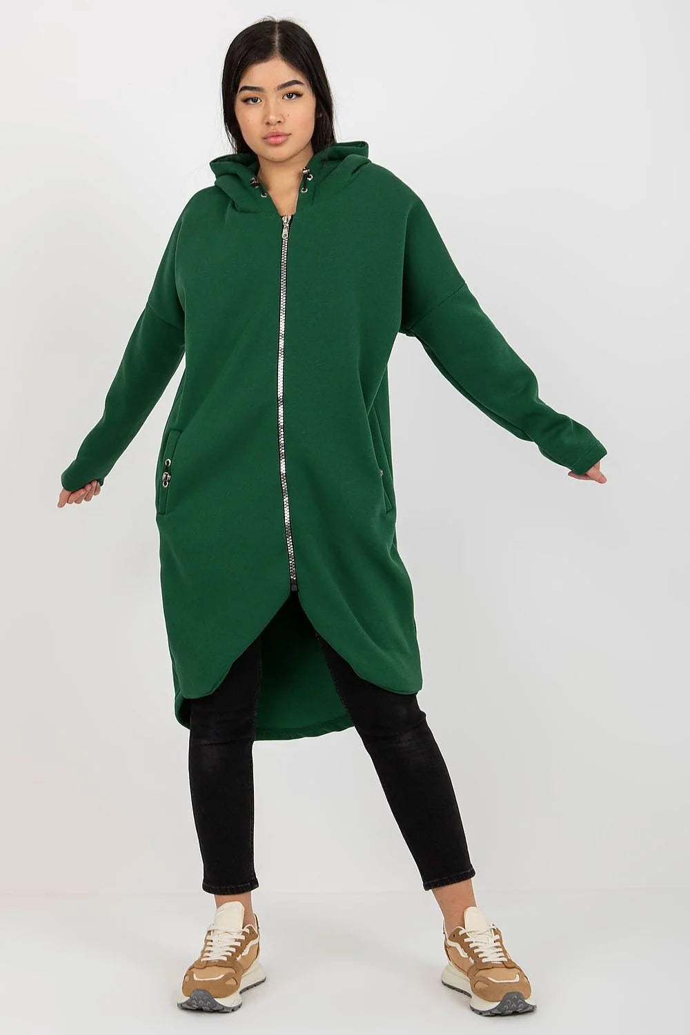 Manteau pour femmes design moderne audacieux couleur fuchsia vif coupe oversize matériau structuré fonctionnalité confort