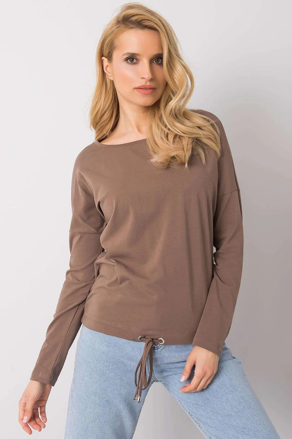 Sweat féminin en coton bleu marine manches longues coupe décontractée confortable style casual tendance