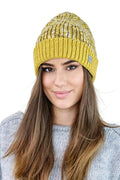Bonnet tricoté femme style moderne en laine alpaga couleur mustard motif côtelé élastique ajusté avec logo cuir