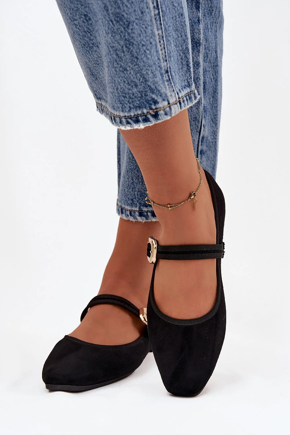 ballerines femme suédine noire pointues plates fines silhouette élégante bride élastique boucle dorée maintien confortable plantaire souple