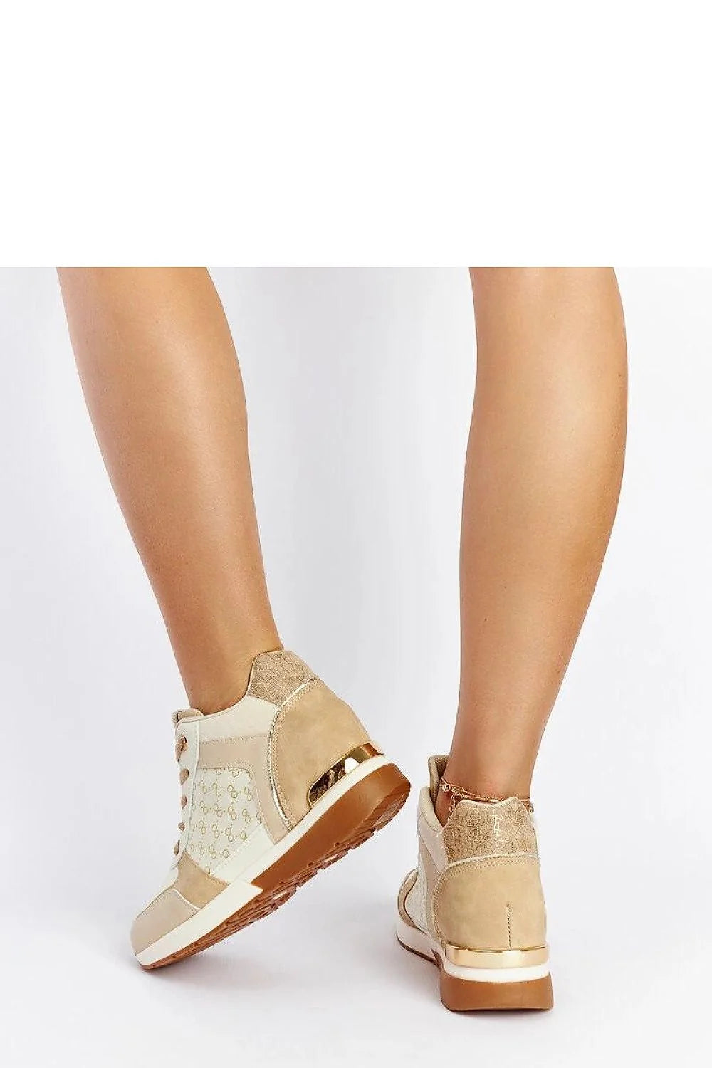 baskets compensées beiges Chestnut cuir écologique suède synthétique bicolore montantes haute silhouette perforées monogramme dorées talon semelle épaisse
