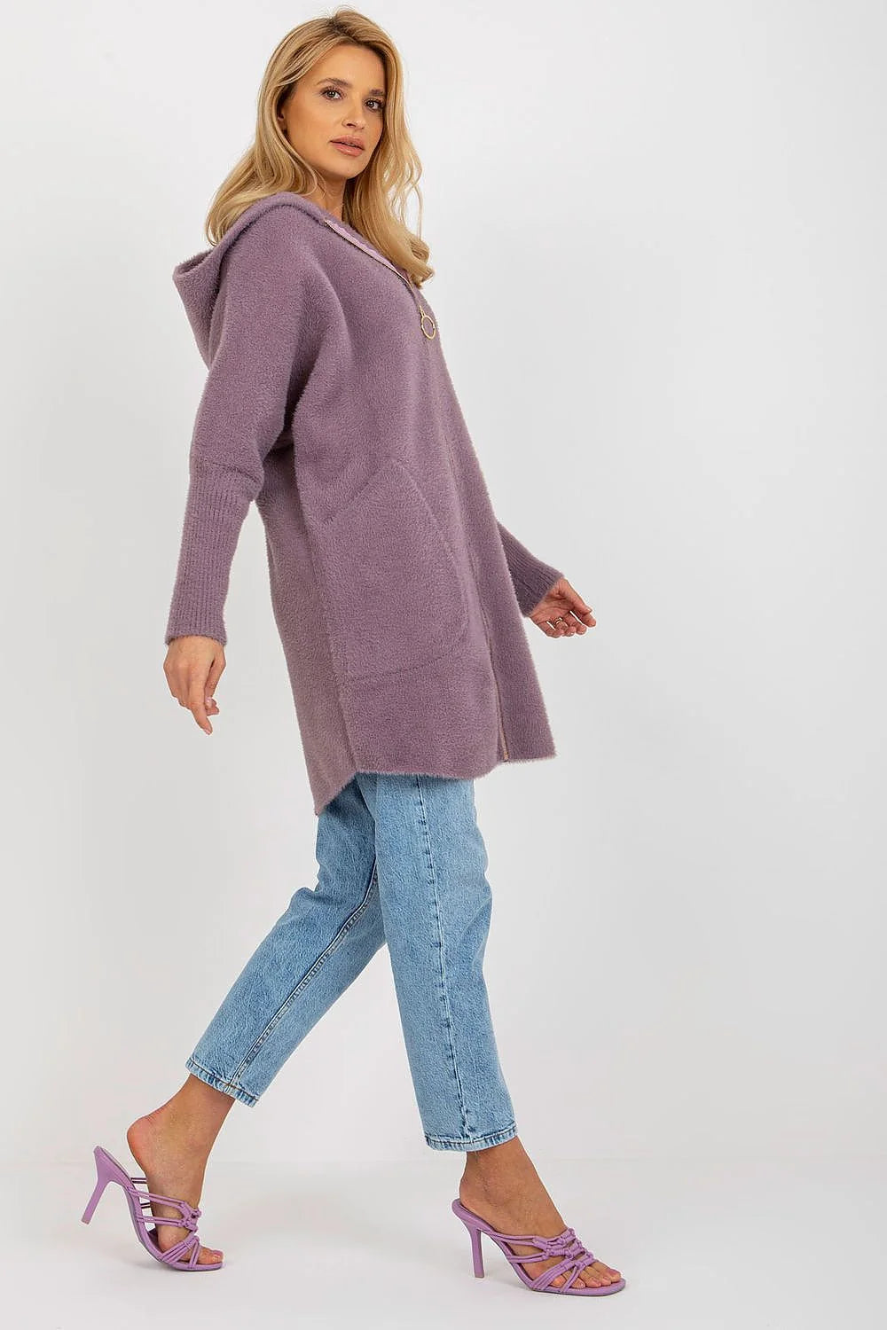 Manteau pour femme en peluche douillet chic couleur noire coupe longue manches longues capuche poches latérales zippé élégant