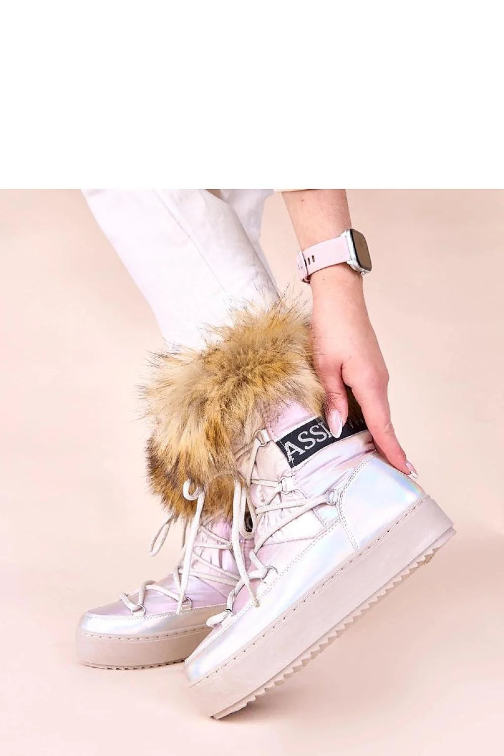 bottes neige Alison Gemre argentées nacrées similicuir fourrure camel plateforme semelle crantée antidérapante lacets croisés montantes doublure chaude confortables stylées