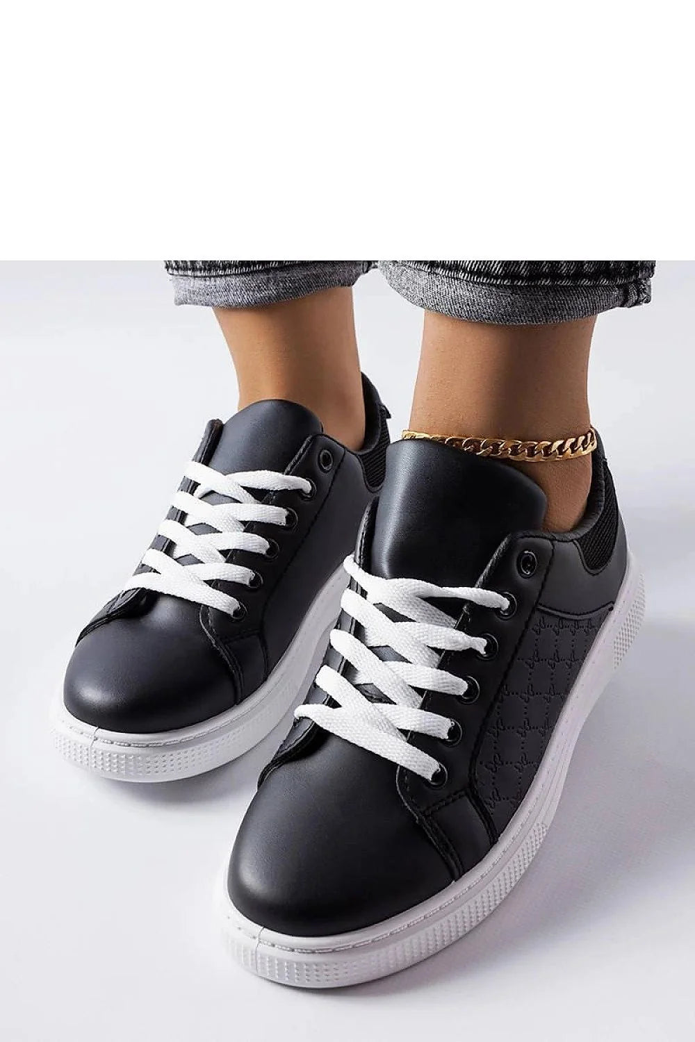 Baskets Solea femmes style moderne épuré silhouette basse confort maximal semelle caoutchouc blanche lacets blancs design sportif classique occasion quotidienne