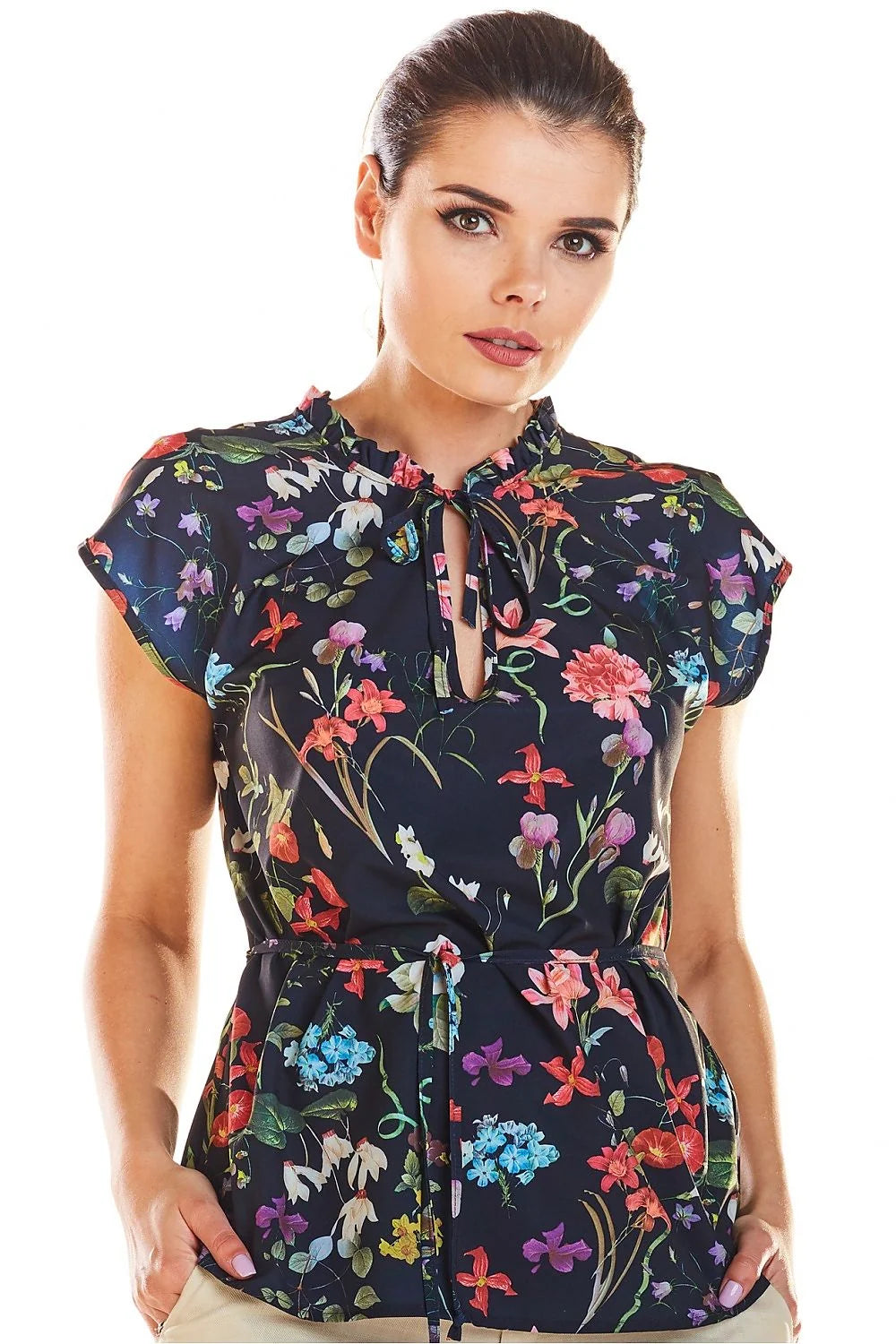 blouse florale multicolore polyester élasthanne légère satinée printanière romantique femme manches courtes col lavallière nœud taille cintrée cordon nouer volanté