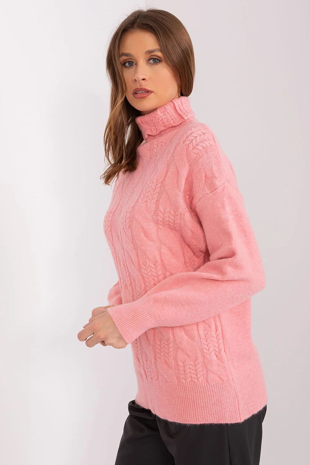 Pull col roulé maille torsadée rose pâle féminin élégant confortable automne hiver longues manches ample droite finitions côtelées