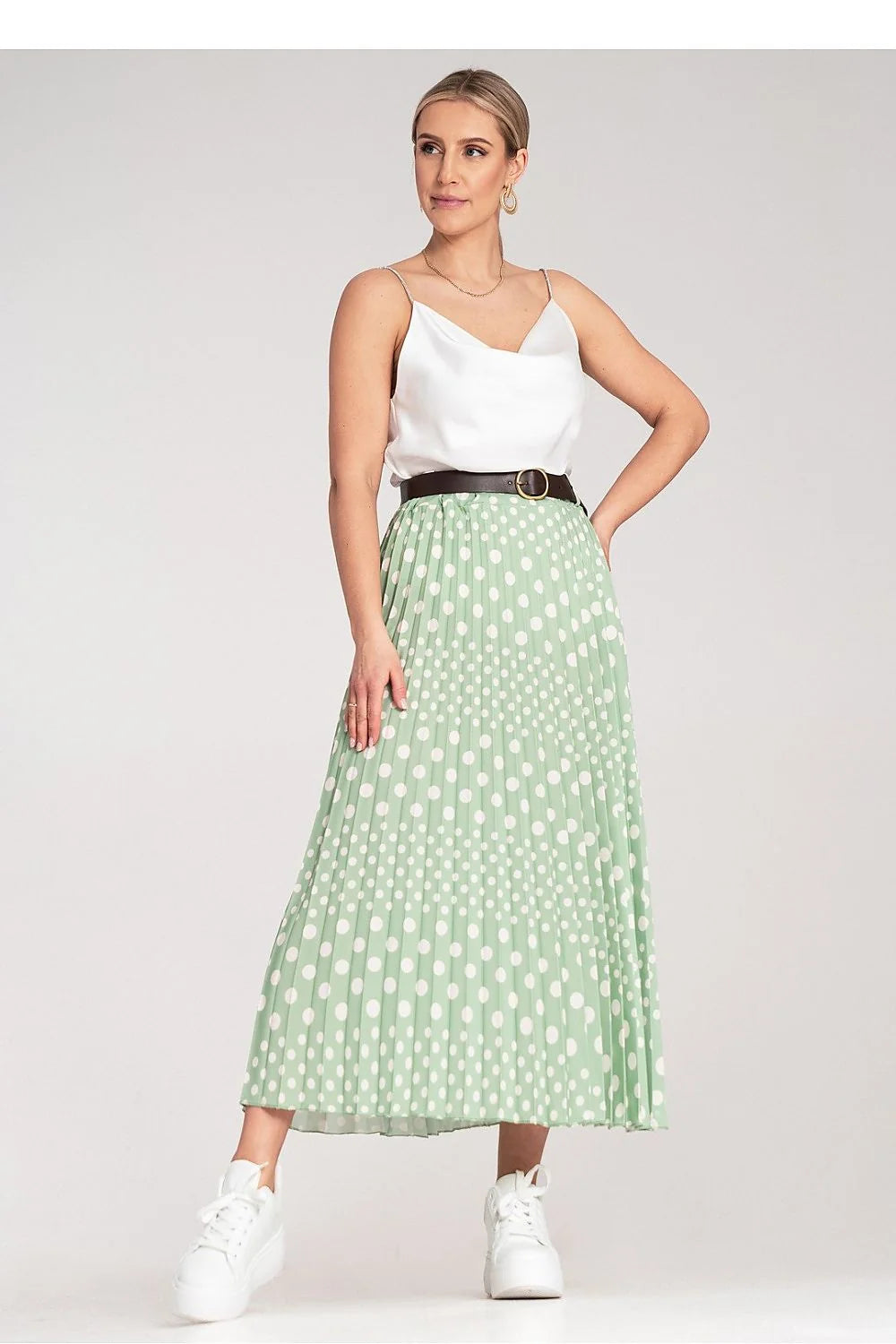 Jupe midi plissée motif pois blancs taille haute ceinture marron haut simple col V bretelles fines ensemble mode féminin