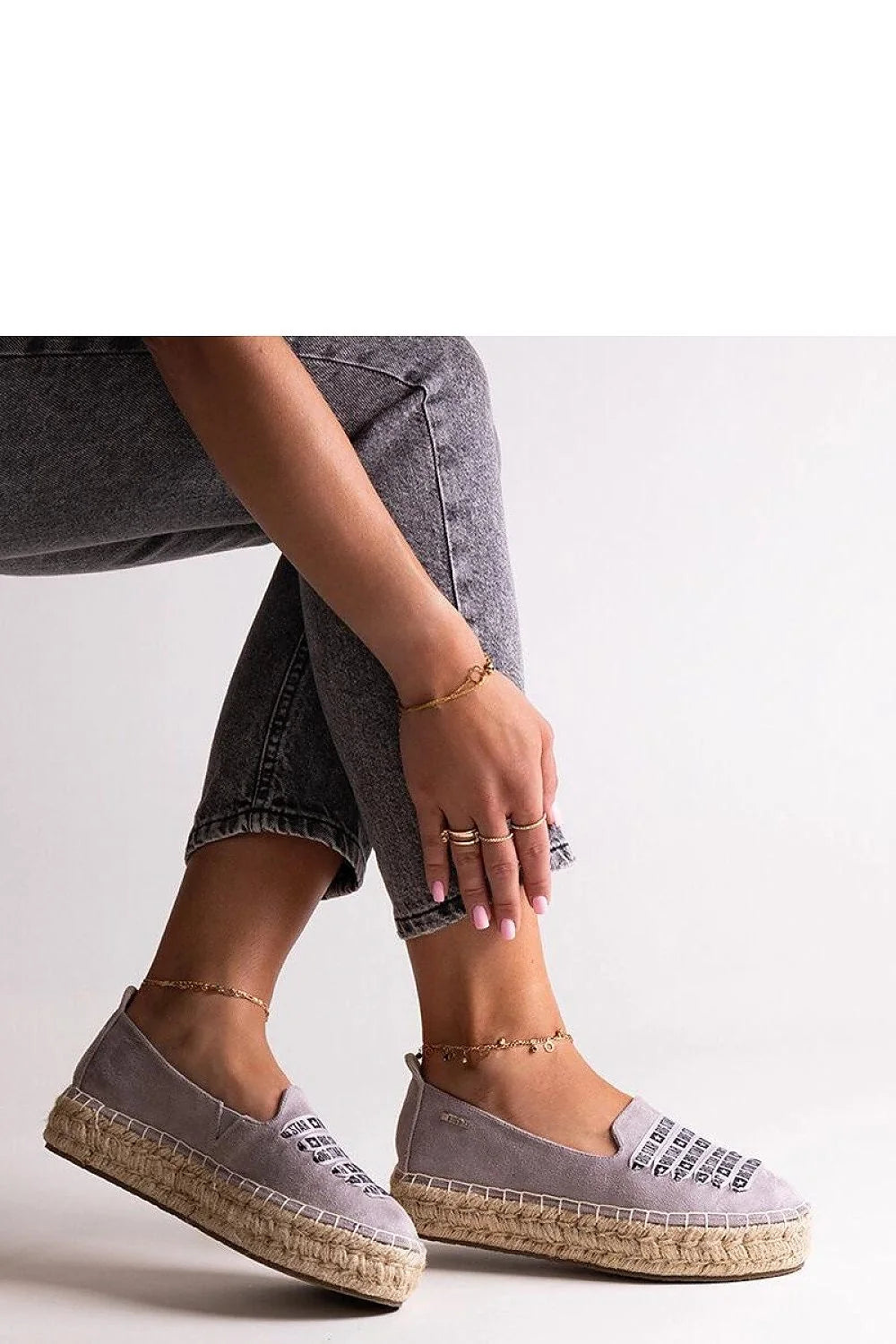 Espadrille femme élégante été 2023 lavande claire motifs géométriques toile jute semelle épaisse fermeture slip-on style casual-chic