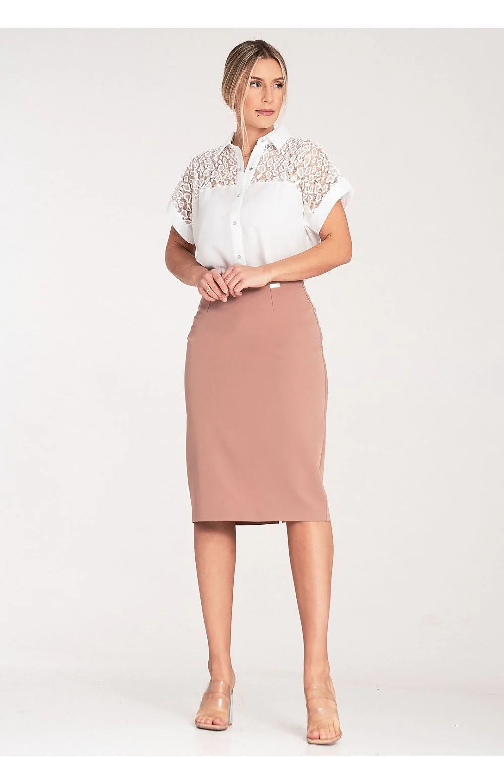 blouse femme élégante moderne dentelle géométrique col classique manches courtes blanche coupe ample fluide boutonnée ajourée chic bureau confortable