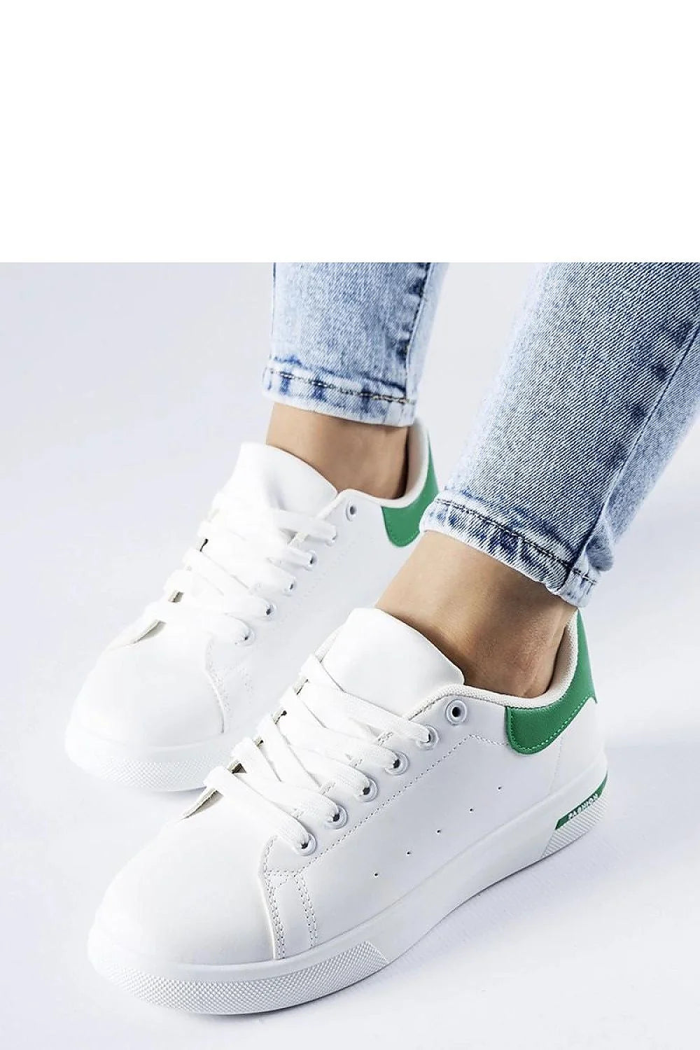 Baskets Solea femmes design moderne basse couleur blanche verte matériau synthétique cuir lisse lacets blancs ventilation semelle épaisse