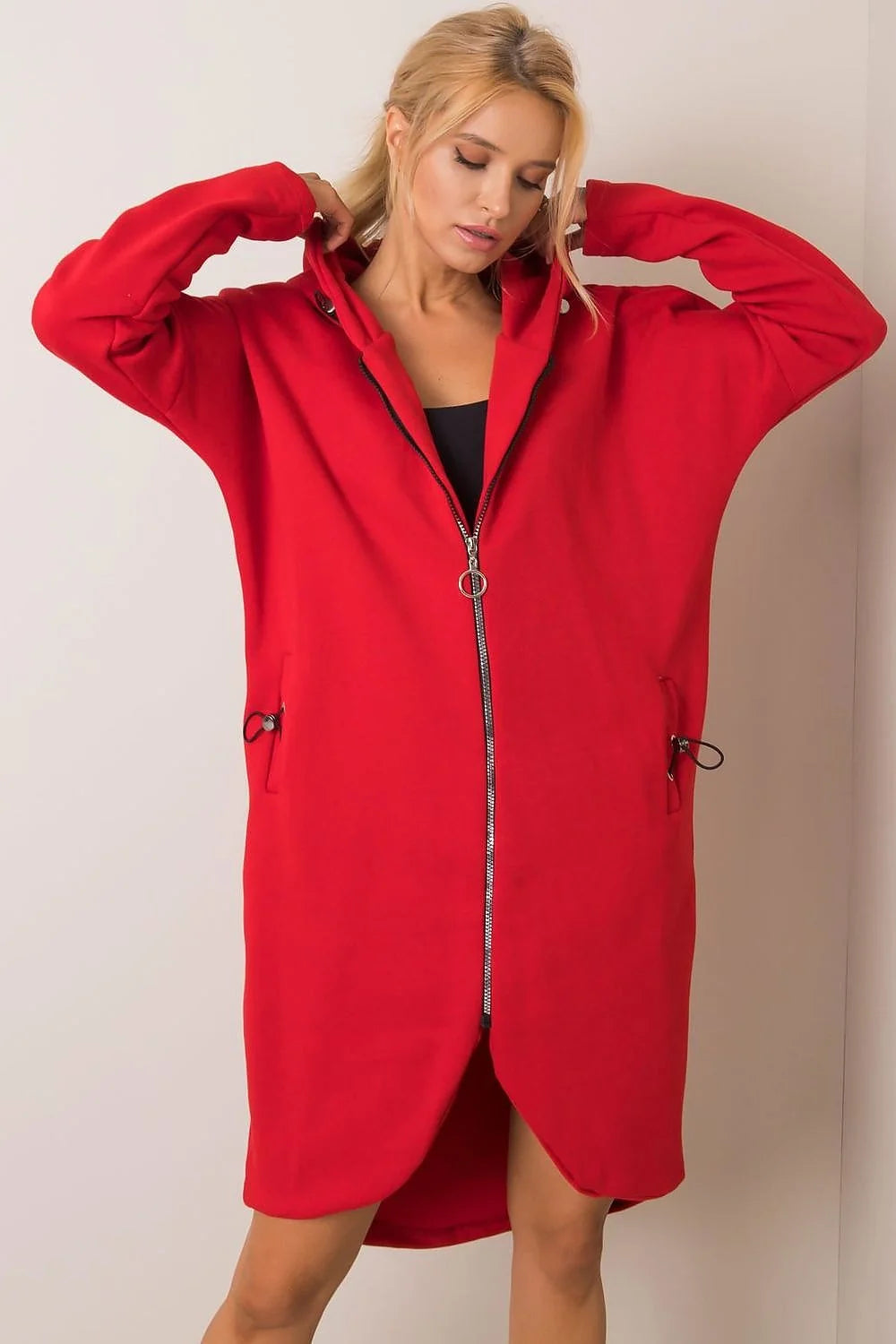 Manteau pour femmes design moderne audacieux couleur fuchsia vif coupe oversize matériau structuré fonctionnalité confort