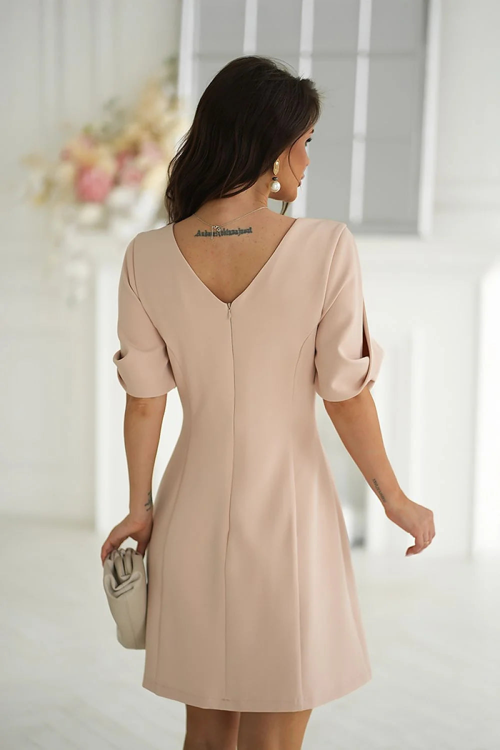 Robe de cocktail élégante en tissu léger couleur beige pour femmes, style intemporel, occasions semi-formelles