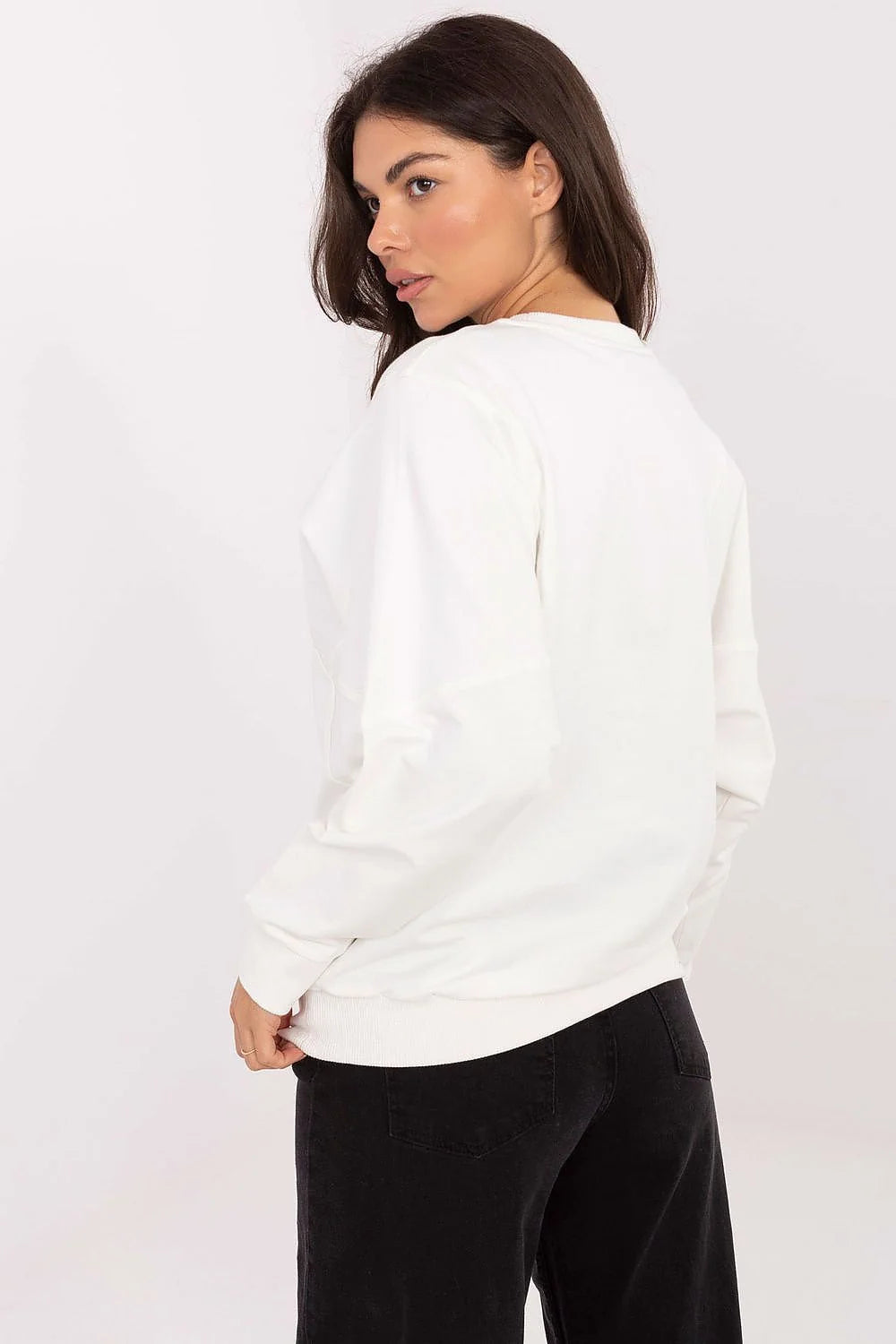 sweatshirt femme oversize blanc col rond coupe boxy manches longues poignets ourlet molletonné doux jersey patch diamanté minimaliste polyvalent superposable