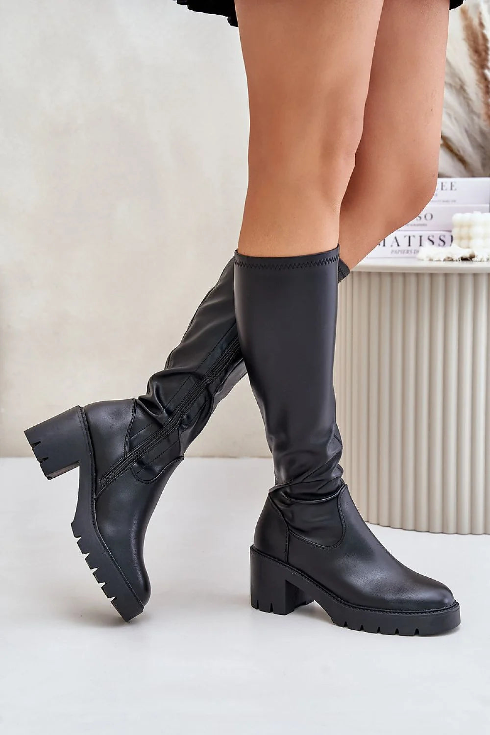 bottes montantes genou similicuir noir mat talon bloc moyen 6cm semelle crantée antidérapante fermeture éclair latérale coupe ajustée