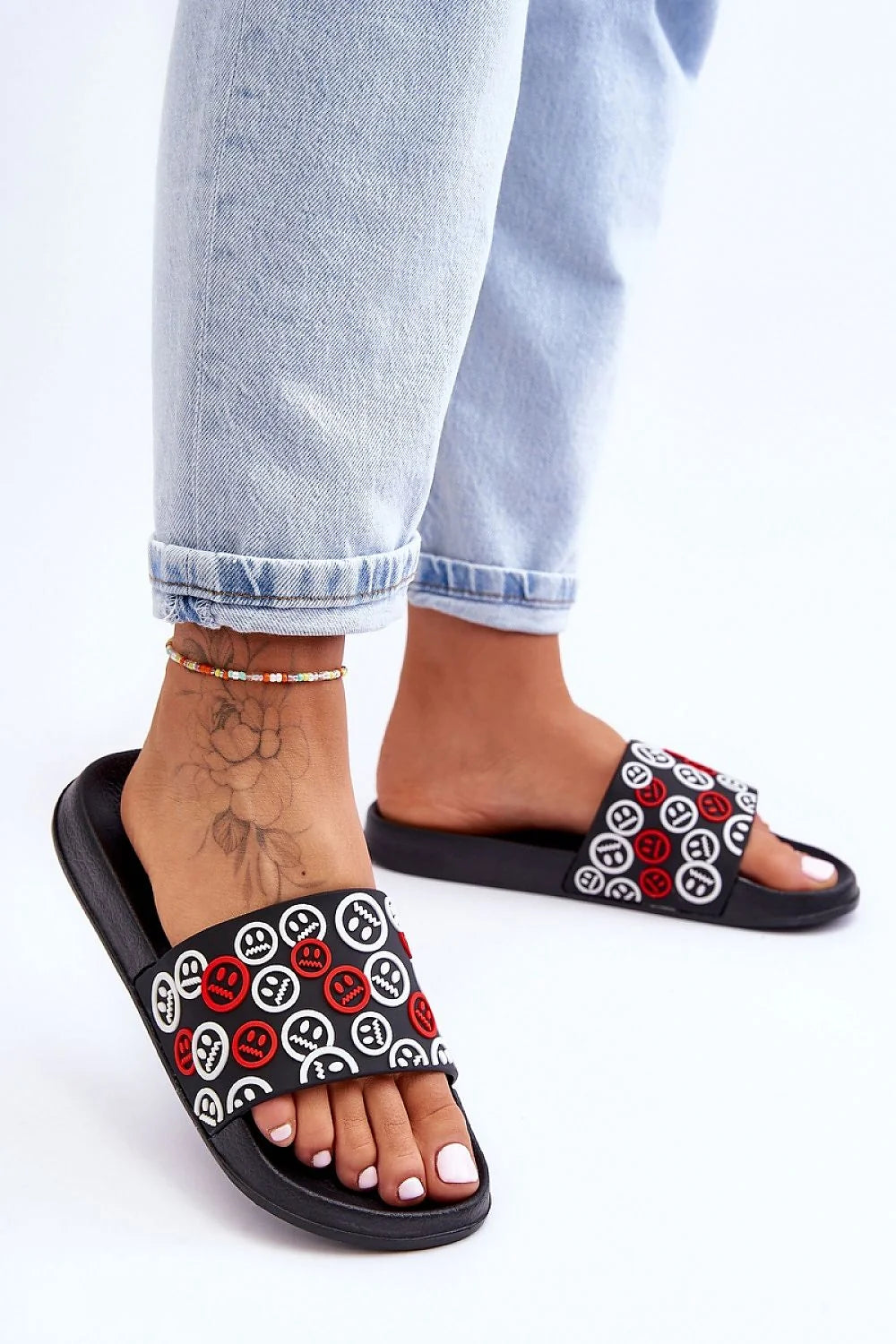 Sandales féminines modernes design ludique motifs circulaires couleur noire blanc rouge plateforme confortable été plage piscine