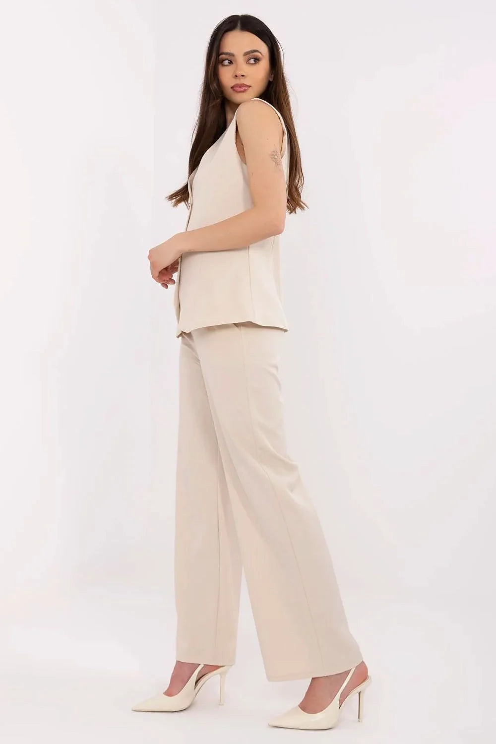 Ensemble féminin élégant Italy Moda gilet sans manches V-neck pantalon taille haute jambes larges crème polyester élasthanne occasion spéciale