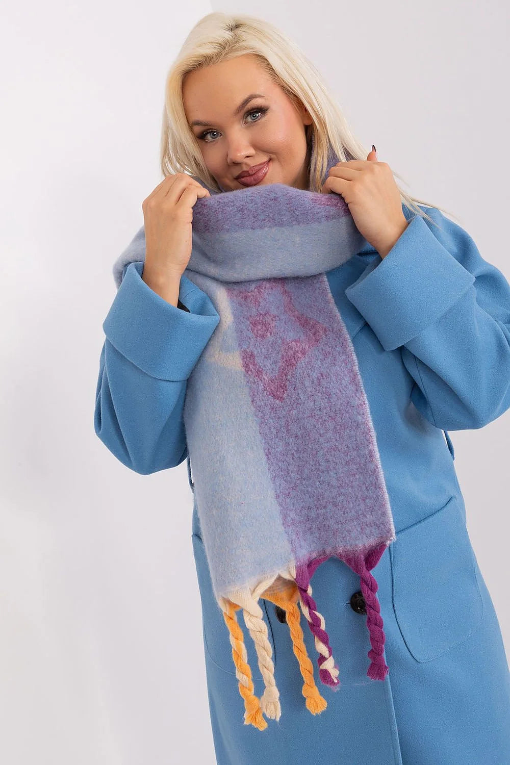 Écharpe pour femme en laine douce et fibres synthétiques bleu clair violet motif géométrique franges multicolores automne hiver