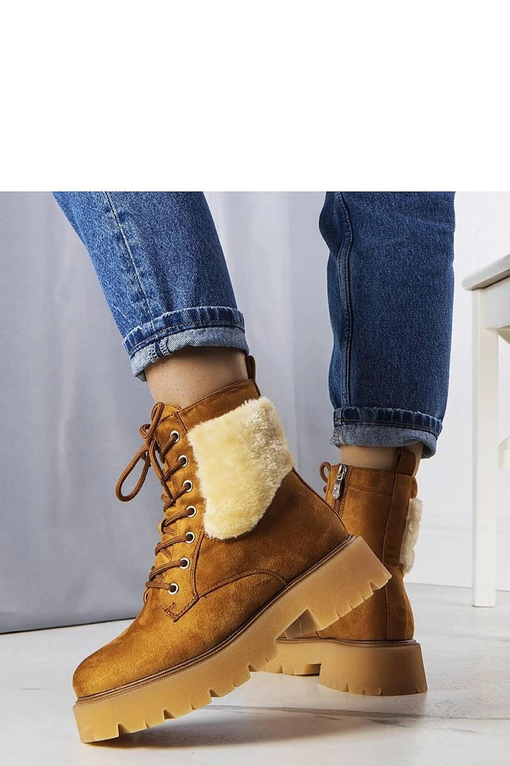 Bottes femmes cuissardes design robuste tendance suédine camel semelle caoutchouc fermeture éclair fourrure synthétique blanche