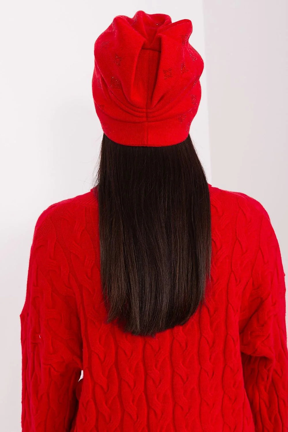 bonnet hiver femme cachemire acrylique coton douceur soyeuse chaud ajusté coupe classique strass brillants rouge vif finitions soignées
