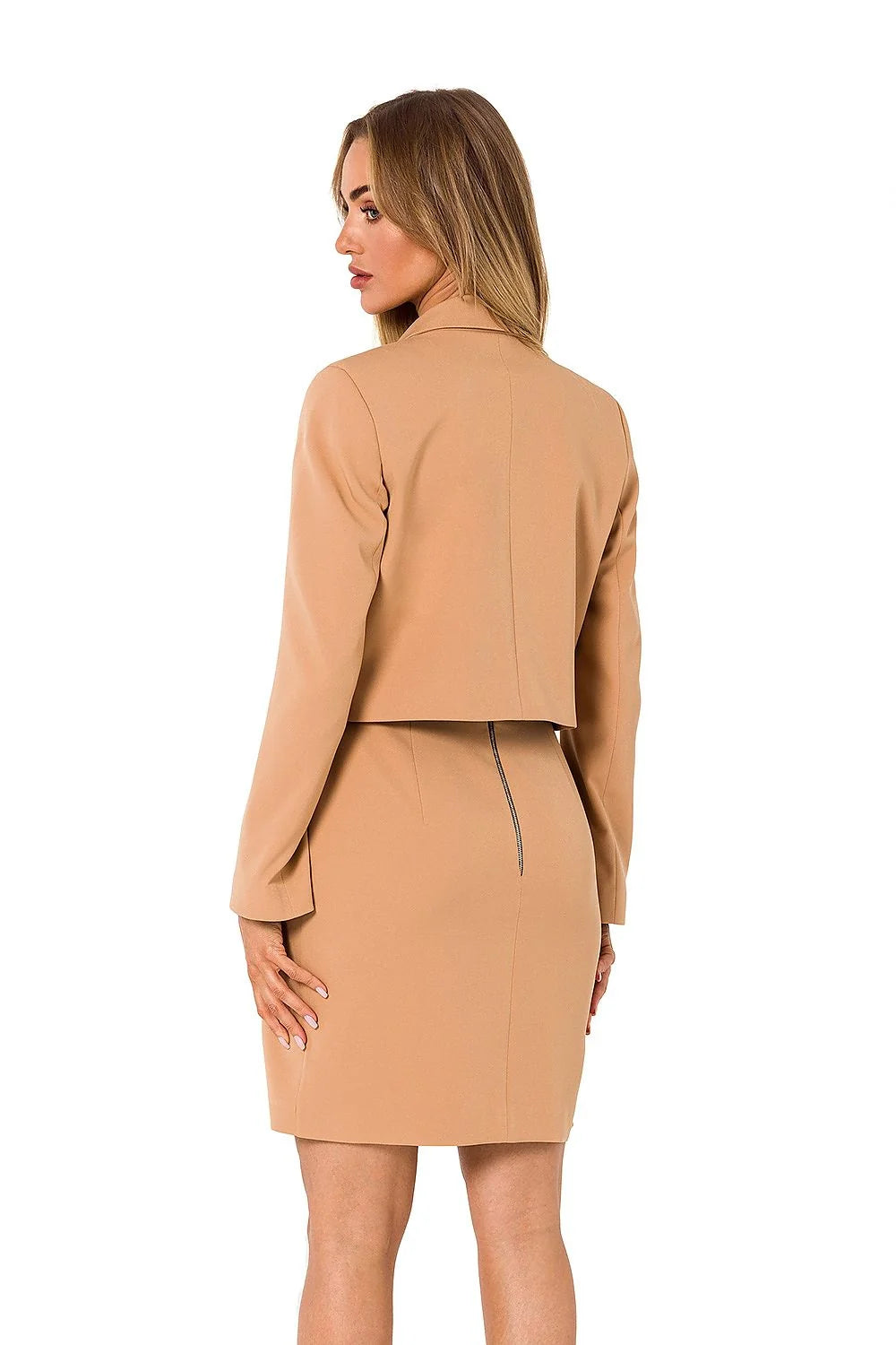 Blazer et robe femme coupe moderne design audacieux couleur vives tissu structuré occasion cocktail style élégant