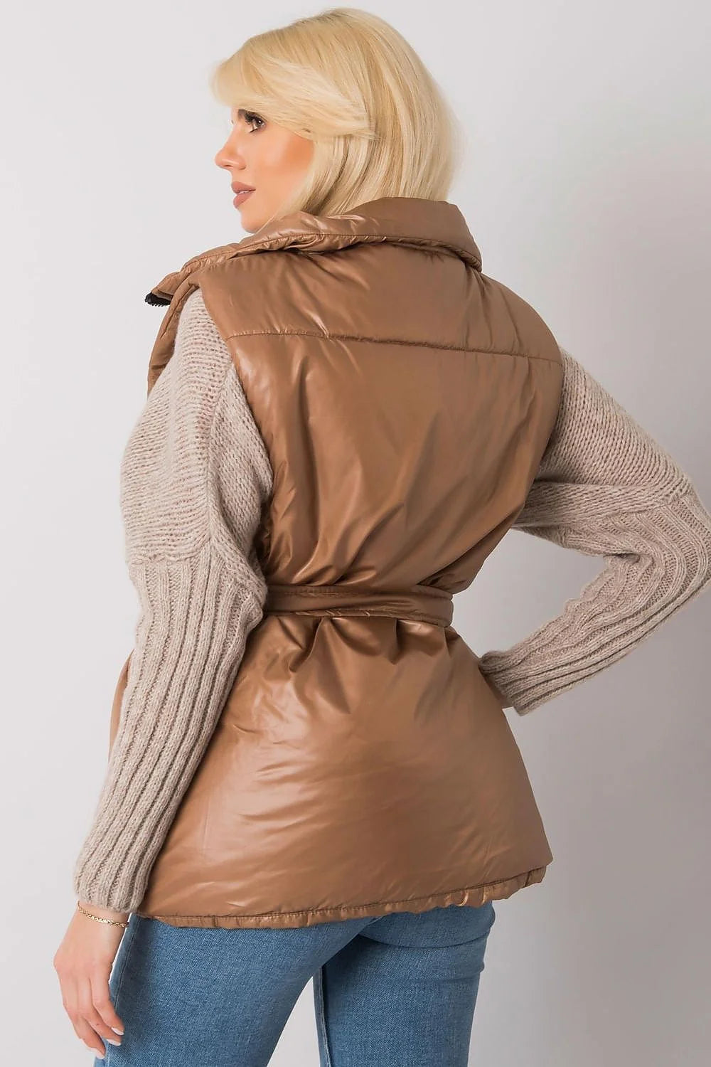 Gilet matelassé marron caramel polyester décontracté élégant fermeture éclair poches ceinture intégrée femme automne-hiver