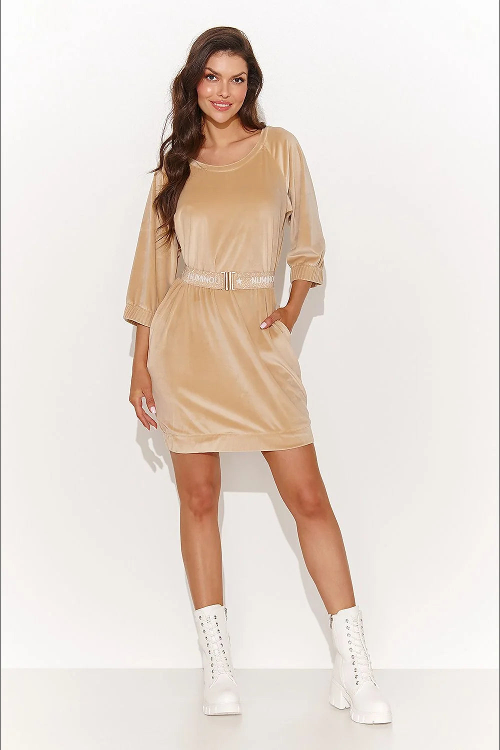 Robe de jour Numinou féminine en velours maille sable noir longueur mini ceinture taille ajustable manches 3/4 poches latérales