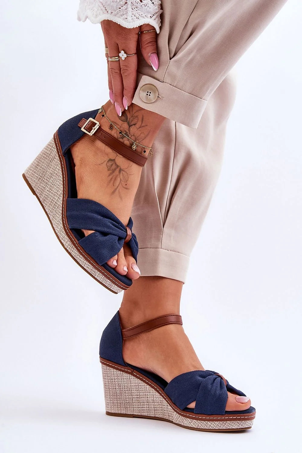 Sandales à talon compensé été femmes style moderne confortable tissu antidérapant sandales ouvertes style été