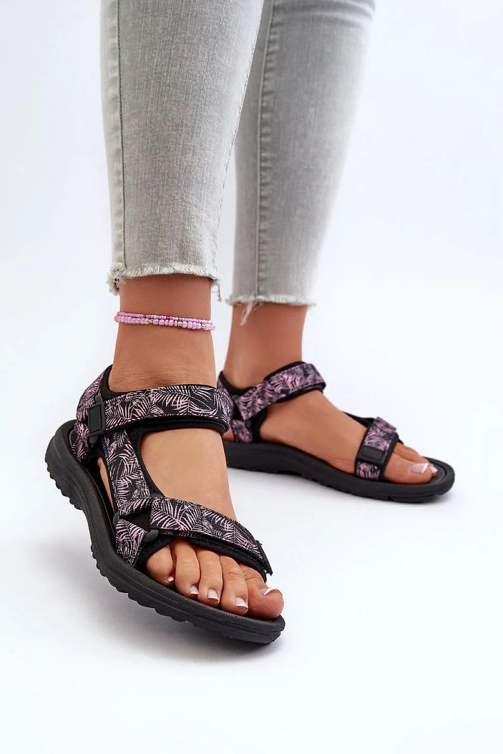 Sandales Step in style pour femmes, ouvertes, velcro ajustable, confort sportif, design décontracté, motifs feuilles roses, semelle antidérapante, talon 3 cm, plateforme 1.5 cm