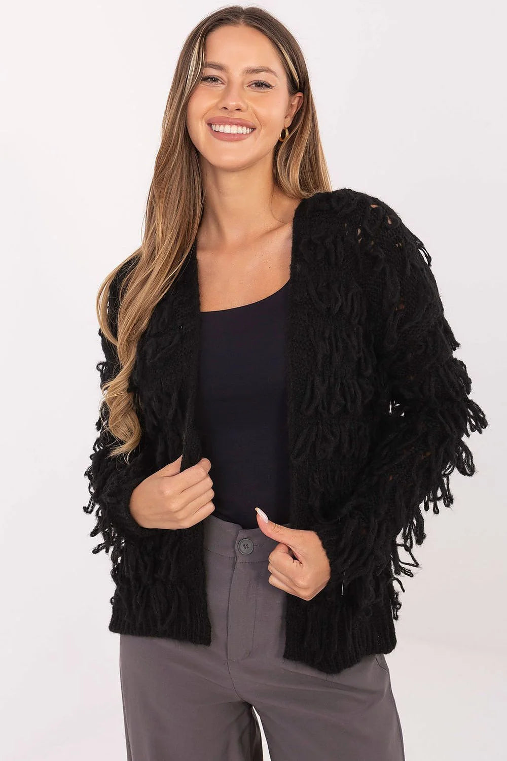 cardigan gilet femme oversize maille grosse noire texturée franges bouclées col ouvert manches longues bords côtelés coupe droite hanches chaude