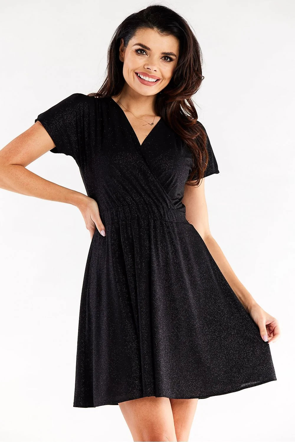 robe soirée courte rouge pailletée scintillante cintrée taille élastique encolure croisée manches bouffantes jupe évasée fluide doublée confortable