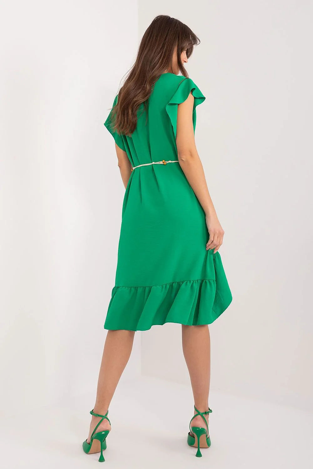 Robe asymétrique à manches courtes en polyester vert émeraude avec ourlet à volants et ceinture multicolore pour femmes