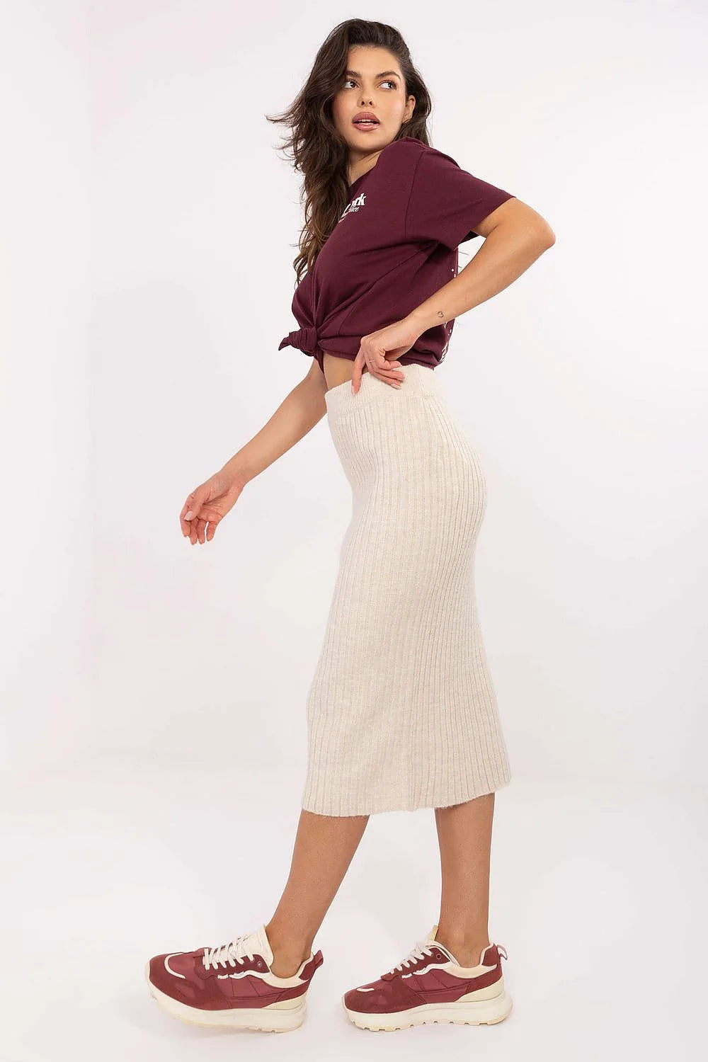 jupe midi maille côtelée beige taille haute ceinture élastique coupe ajustée mi mollet extensible confortable